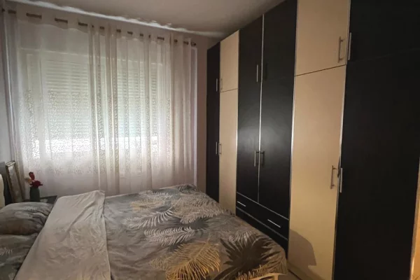 Shtepi ne shitje Apartament ne Tirane, 2+1, Mobilimi Bosh, pa mobiluar, Pagesa 170,000  Euro.