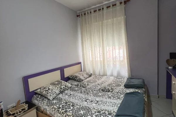 Shtepi ne shitje Apartament ne Tirane, 2+1, Mobilimi Bosh, pa mobiluar, Pagesa 170,000  Euro.