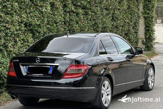 Auto in Vendita  a Kruja - 5,500 Euro