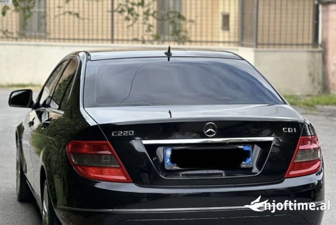 Auto in Vendita  a Kruja - 5,500 Euro