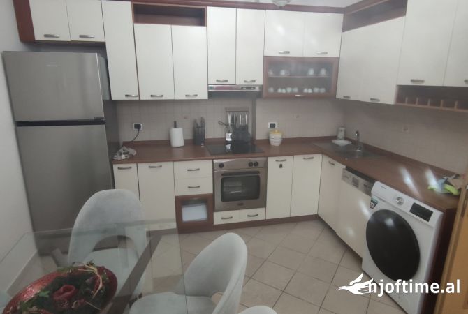 Shtepi me qera 2+1 ne Tirane - 1,000 Euro