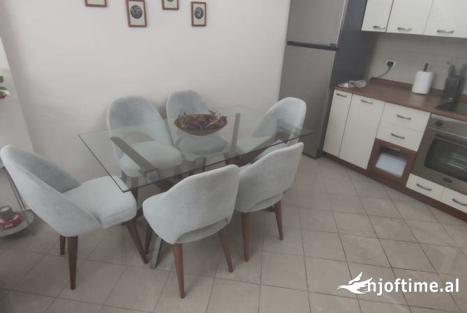 Shtepi me qera Apartament ne Tirane, 2+1, Mobilimi E mobiluar, Pagesa 1,000  Euro.