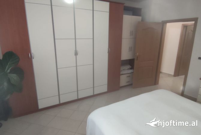 Shtepi me qera Apartament ne Tirane, 2+1, Mobilimi E mobiluar, Pagesa 1,000  Euro.