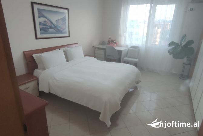 Shtepi me qera Apartament ne Tirane, 2+1, Mobilimi E mobiluar, Pagesa 1,000  Euro.