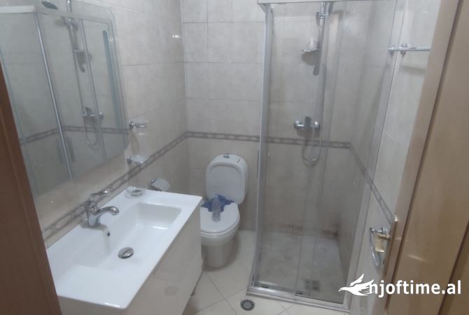 Shtepi me qera Apartament ne Tirane, 2+1, Mobilimi E mobiluar, Pagesa 1,000  Euro.