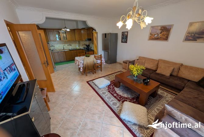 Shtepi me qera 2+1 ne Tirane - 650 Euro