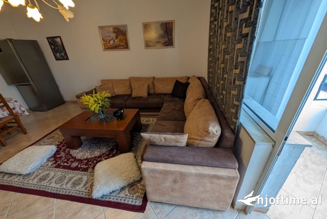 Shtepi me qera Apartament ne Tirane, 2+1, Mobilimi E mobiluar, Pagesa 650  Euro.