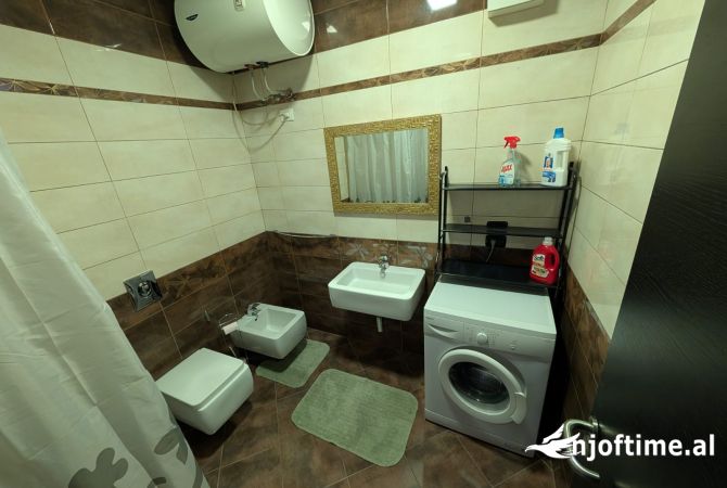 Shtepi me qera Apartament ne Tirane, 1+1, Mobilimi E mobiluar, Pagesa 550  Euro.