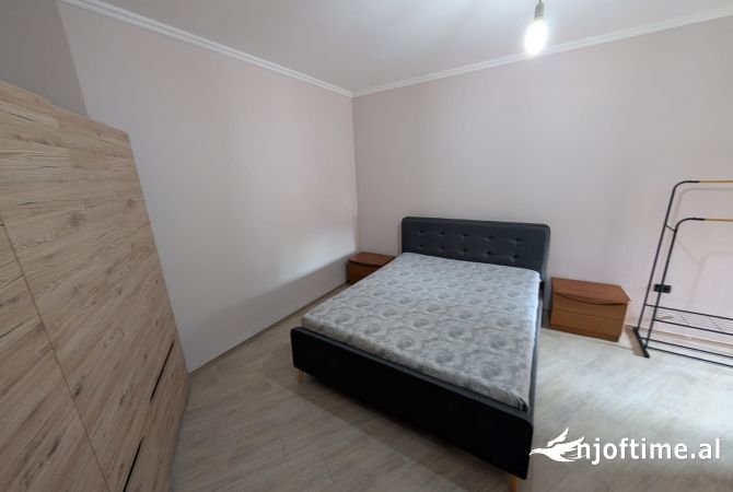 Shtepi me qera Apartament ne Tirane, 1+1, Mobilimi E mobiluar, Pagesa 550  Euro.