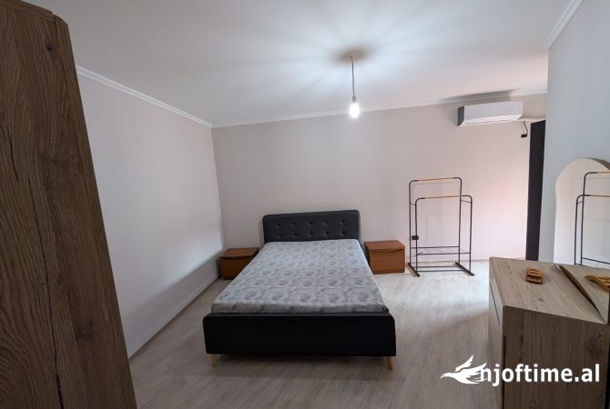 Shtepi me qera Apartament ne Tirane, 1+1, Mobilimi E mobiluar, Pagesa 550  Euro.