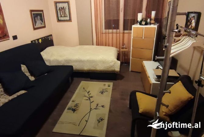 Shtepi me qera Apartament ne Tirane, 2+1, Mobilimi E mobiluar, Pagesa 650  Euro.
