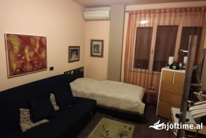 Shtepi me qera Apartament ne Tirane, 2+1, Mobilimi E mobiluar, Pagesa 650  Euro.