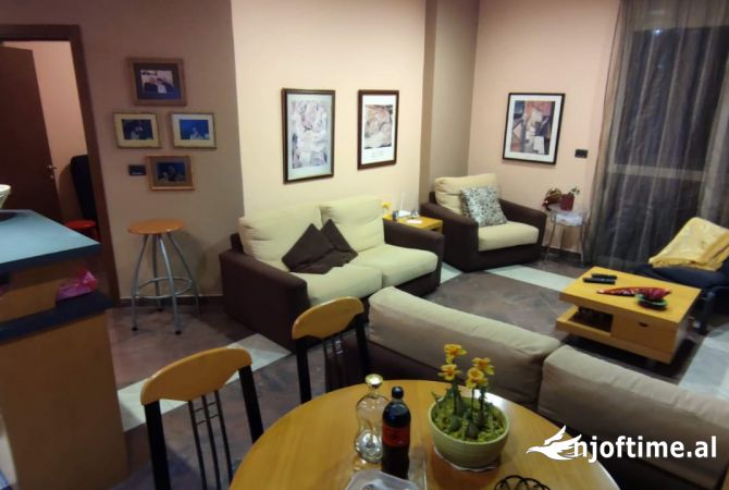 Shtepi me qera Apartament ne Tirane, 2+1, Mobilimi E mobiluar, Pagesa 650  Euro.