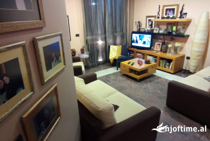 Shtepi me qera 2+1 ne Tirane - 650 Euro