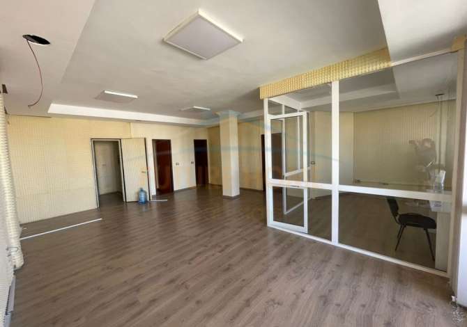 Ambient biznesi me qera 3+1 ne Tirane - 1,300 Euro