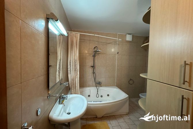 Shtepi me qera Apartament ne Tirane, 2+1, Mobilimi E mobiluar, Pagesa 750  Euro.