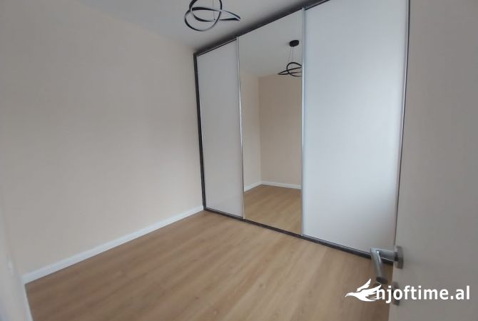 Shtepi ne shitje Apartament ne Tirane, 1+1, Mobilimi E mobiluar, Pagesa 143,000  Euro.
