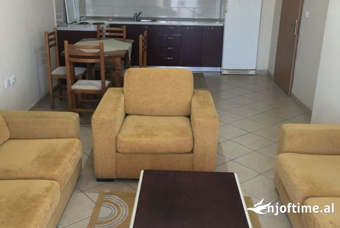 Shtepi me qera 1+1 ne Tirane - 38,000 Leke