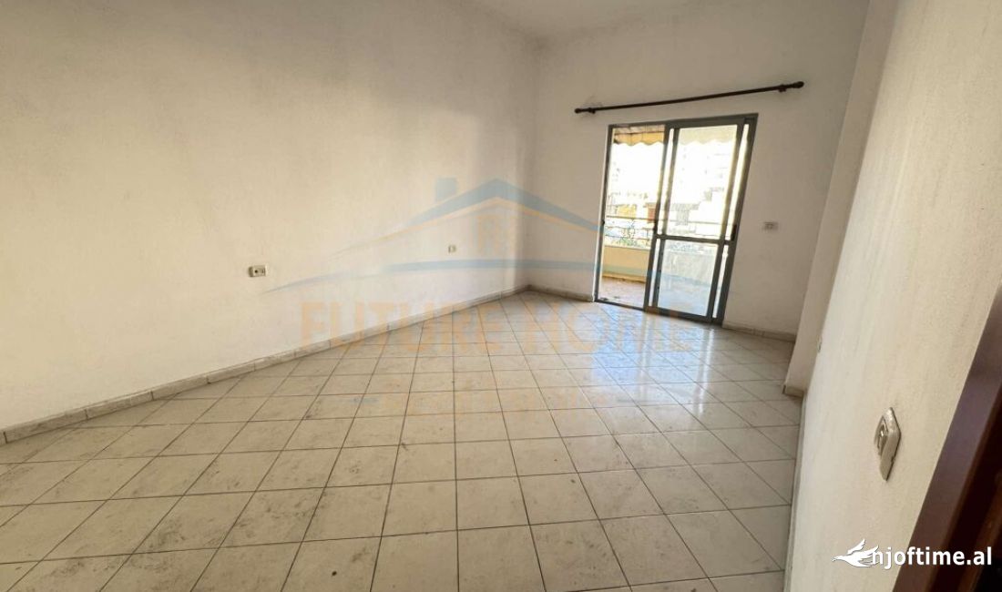 Shtepi ne shitje Apartament ne Tirane, 2+1, Mobilimi Bosh, pa mobiluar, Pagesa 125,000  Euro.