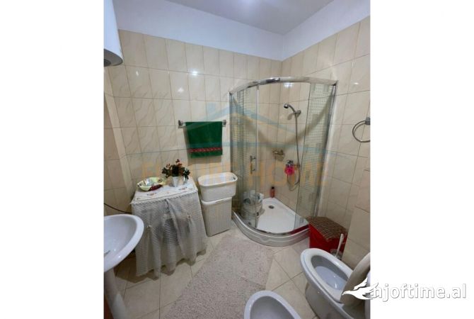 Shtepi ne shitje Apartament ne Tirane, 1+1, Mobilimi E mobiluar, Pagesa 90,000  Euro.