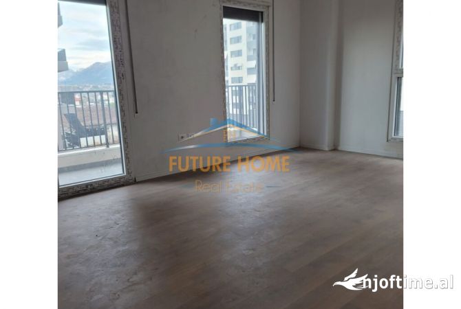 Disponojme Apartament 2+1+2, per Shitje. ELT48283