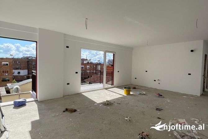 Shtepi ne shitje Apartament ne Tirane, 2+1, Mobilimi Bosh, pa mobiluar, Pagesa 185,000  Euro.