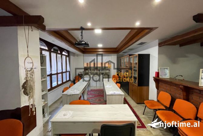 Ambient biznesi me qera 3+1 ne Tirane - 800 Euro