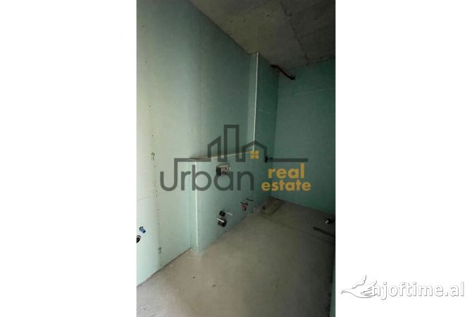 Shtepi ne shitje Vila Luksoze ne Tirane, 6+1, Mobilimi Bosh, pa mobiluar, Pagesa 800,000  Euro.