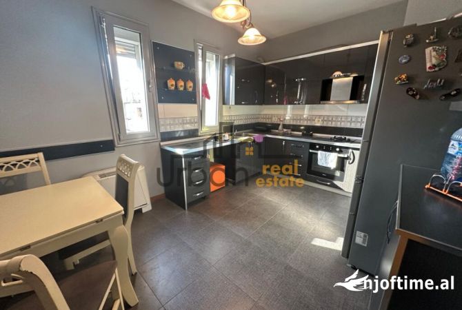 Shtepi me qera 3+1 ne Tirane - 1,350 Euro