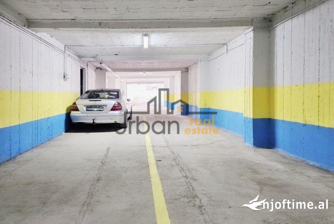 Ambiente Commerciale in Vendita 4+1 a Tirana - 120,000 Euro