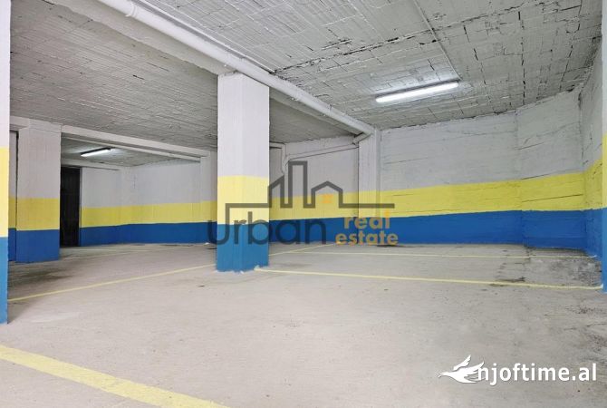Ambiente Commerciale in Vendita 4+1 a Tirana - 120,000 Euro
