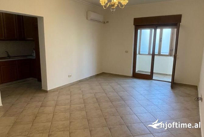 Shtepi me qera 2+1 ne Tirane - 700 Euro