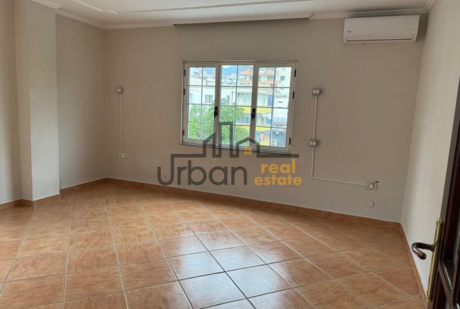 Ambient biznesi me qera 3+1 ne Tirane - 1,800 Euro