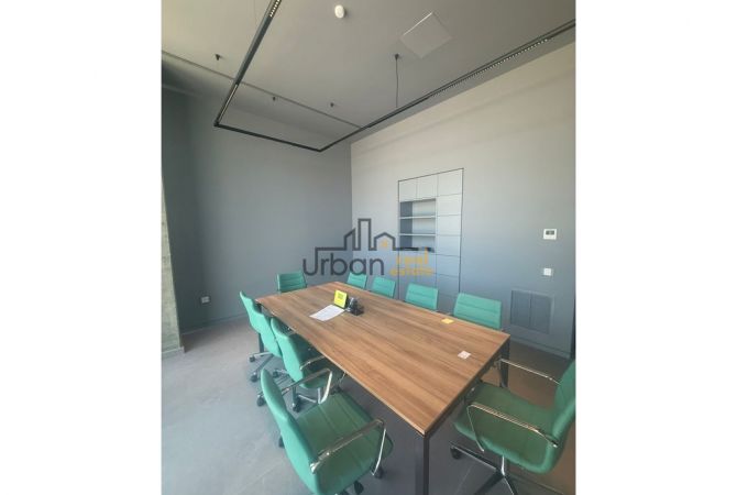 Ambient biznesi me qera 3+1 ne Tirane - 3,300 Euro
