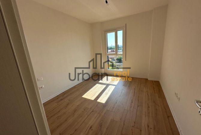 Ambiente Commerciale in Affitto 3+1 a Tirana - 650 Euro