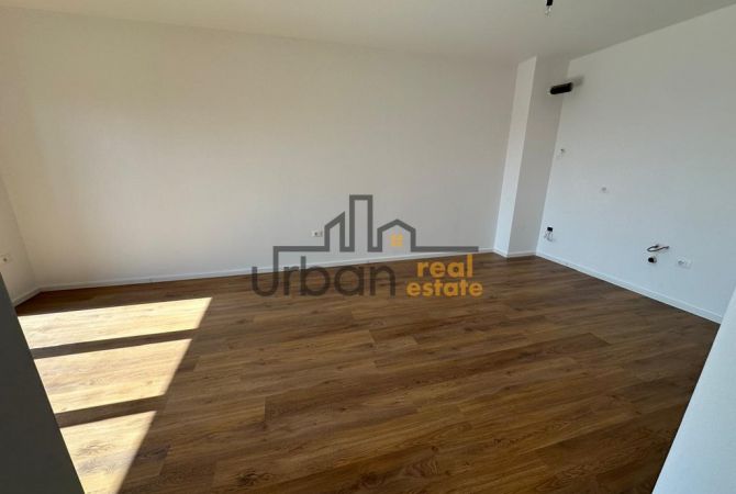 Ambiente Commerciale in Affitto 3+1 a Tirana - 450 Euro