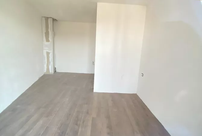 Shtepi ne shitje Apartament ne Tirane, 1+1, Mobilimi Bosh, pa mobiluar, Pagesa 122,500  Euro.