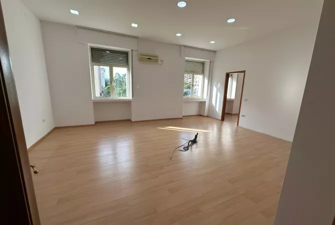 Business Property for Rent 3+1 in Tirana - 6,000 Euro