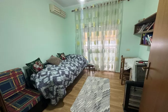 Shtepi me qera 3+1 ne Tirane - 700 Euro