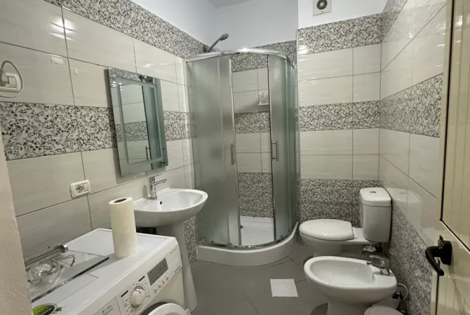 Shtepi me qera 2+1 ne Tirane - 800 Euro