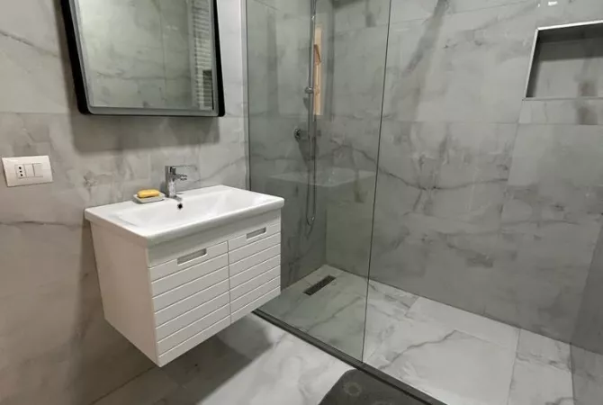Shtepi me qera 2+1 ne Tirane - 1,000 Euro
