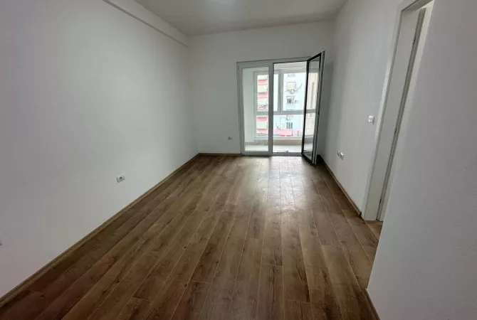 Ambient biznesi me qera 3+1 ne Tirane - 600 Euro