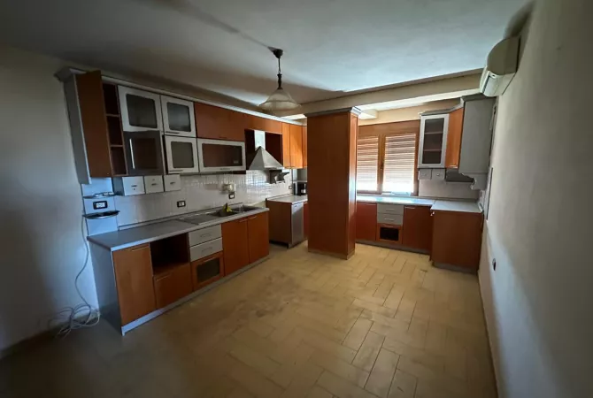 Shtepi me qera 3+1 ne Tirane - 650 Euro