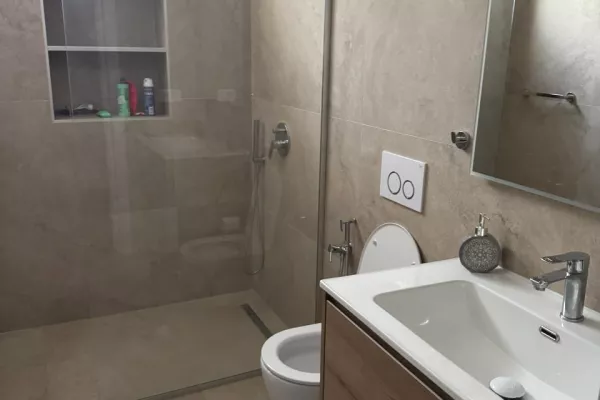 Shtepi me qera 2+1 ne Tirane - 950 Euro