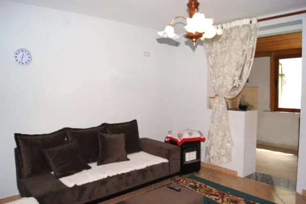 Shtepi ne shitje 2+1 ne Tirane - 130,000 Euro