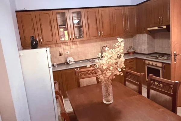 Shtepi me qera 2+1 ne Tirane - 550 Euro