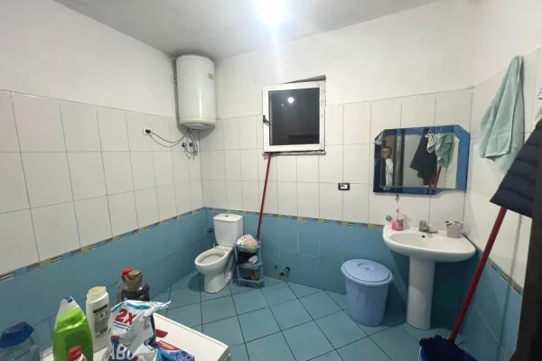 Shtepi ne shitje Apartament ne Tirane, 4+1, Mobilimi E mobiluar, Pagesa 190,000  Euro.