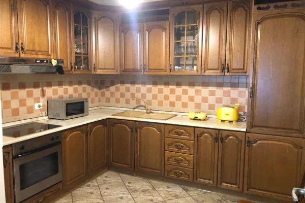 Shtepi me qera 3+1 ne Tirane - 800 Euro