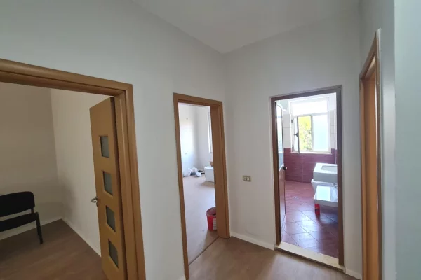 Business Property for Rent 1+1 in Tirana - 600 Euro