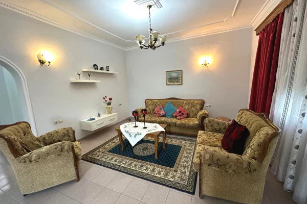 Shtepi me qera 2+1 ne Tirane - 550 Euro